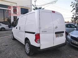 نیسان NV200